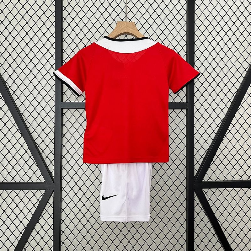 Retro Kids Manchester United 2005-2006 home image 2