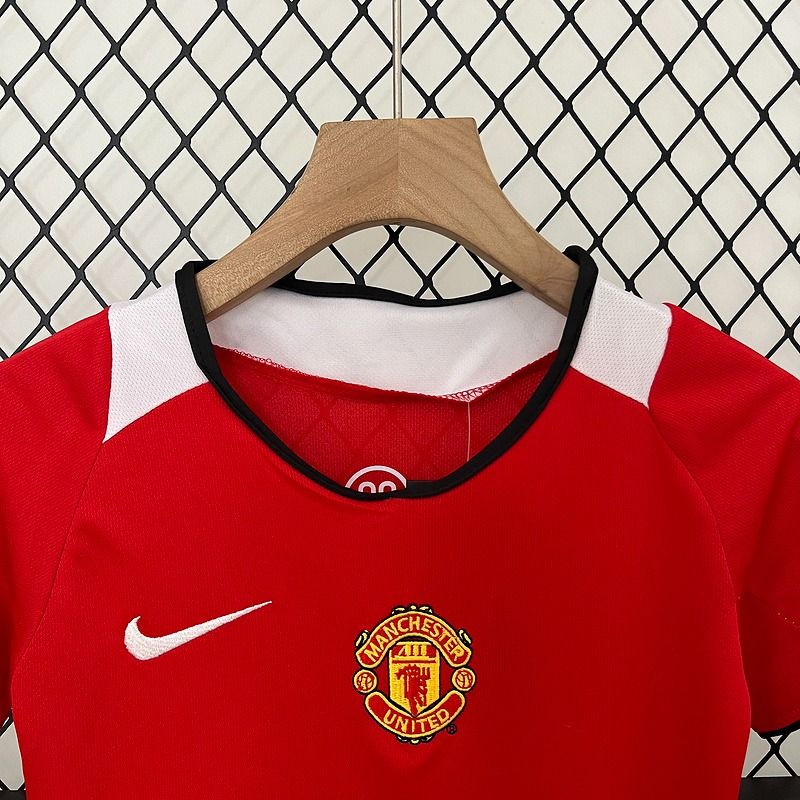 Retro Kids Manchester United 2005-2006 home image 3