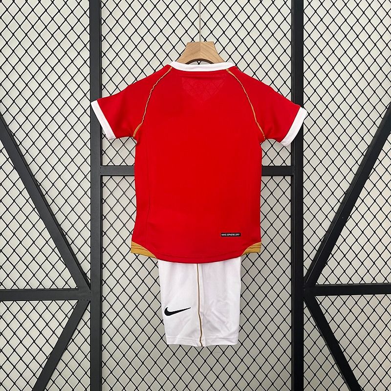 Retro Kids Manchester United 2006-2007 home image 2