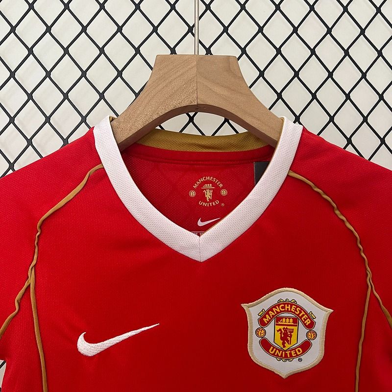 Retro Kids Manchester United 2006-2007 home image 3