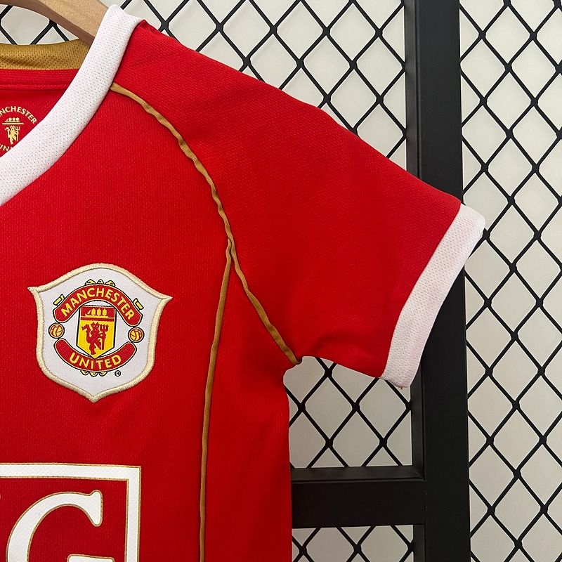Retro Kids Manchester United 2006-2007 home image 5