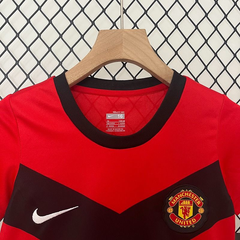 Retro Kids Manchester United 2009-2010 home image 3
