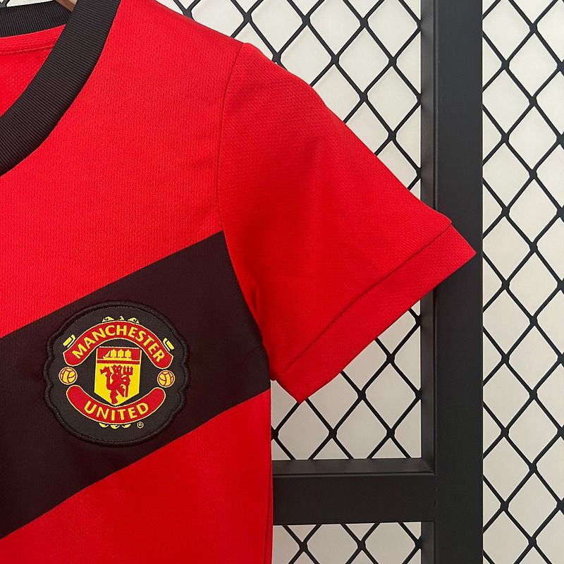 Retro Kids Manchester United 2009-2010 home image 4