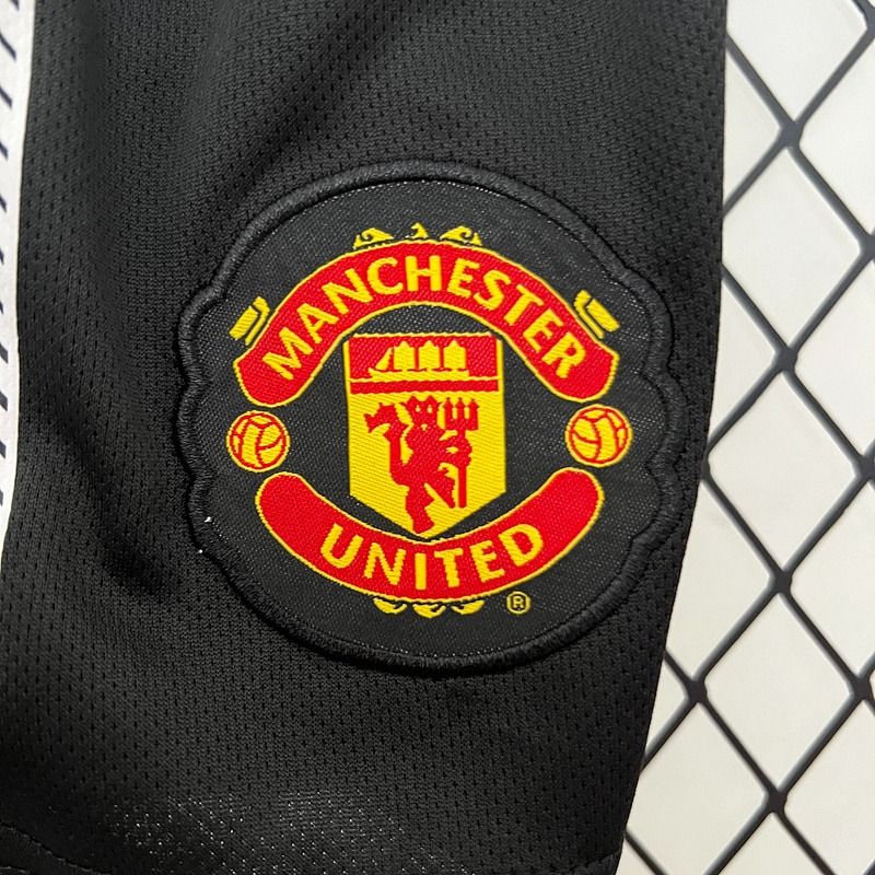Retro Kids Manchester United 2010-2011 away image 2