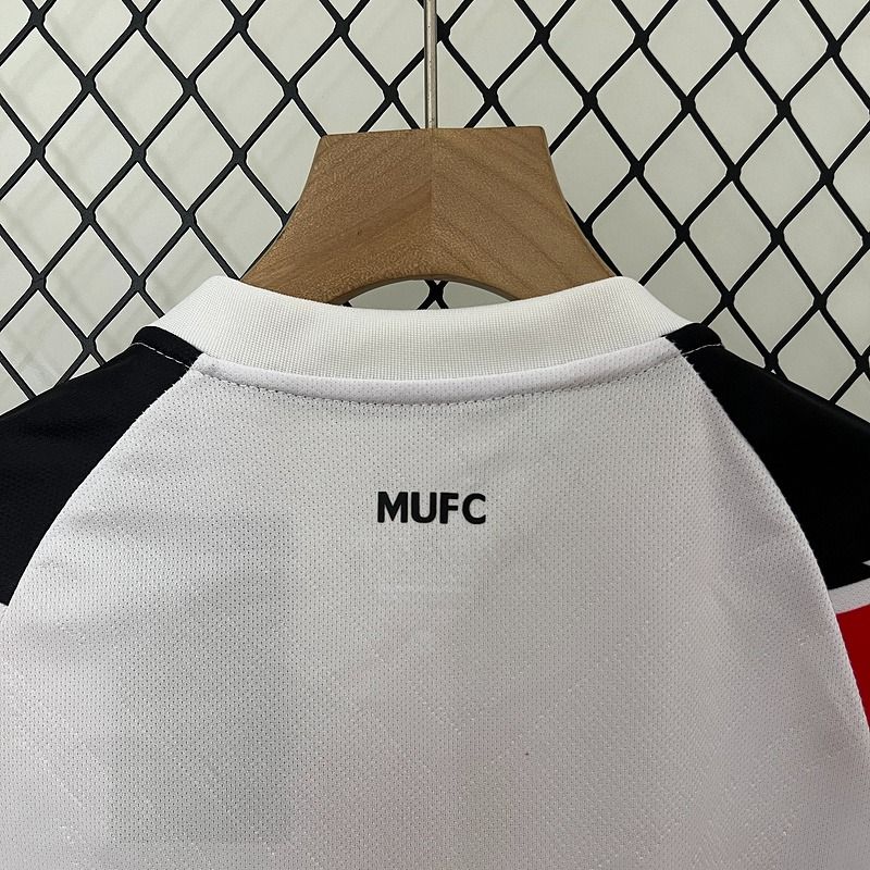 Retro Kids Manchester United 2010-2011 away image 6