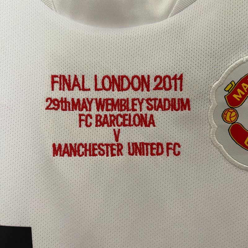 Retro Kids Manchester United 2010-2011 away image 9