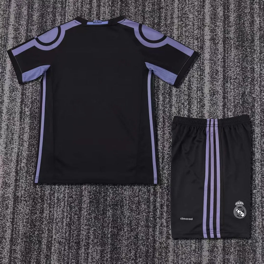 Retro Kids Real Madrid 2016-2017 away image 2
