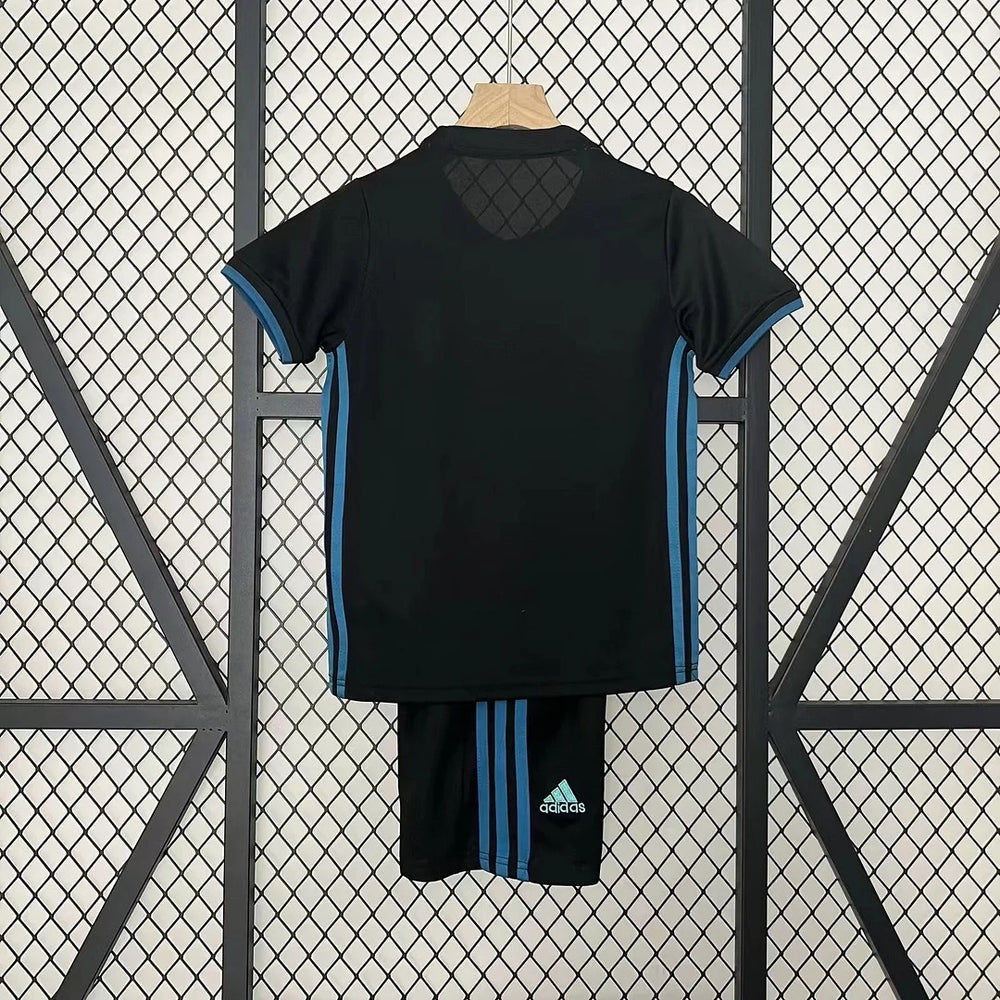 Retro Kids Real Madrid 2017-2018 away image 2