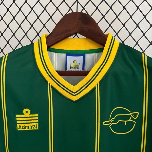 Retro Leicester City 1984 away image 3