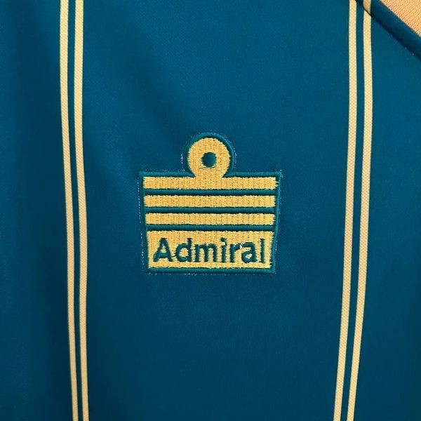 Retro Leicester City 1984 away image 8