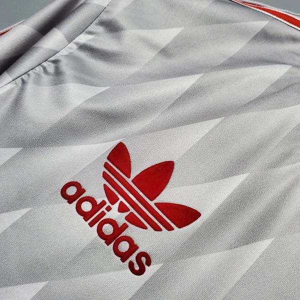Retro Liverpool FC 1989-1991 away image 7