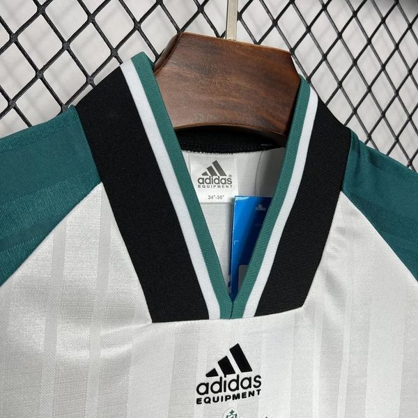 Retro Liverpool FC 1993-1995 away image 4