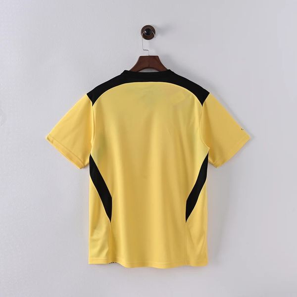 Retro Liverpool FC 2004-2005 away image 2
