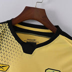 Retro Liverpool FC 2004-2005 away image 3