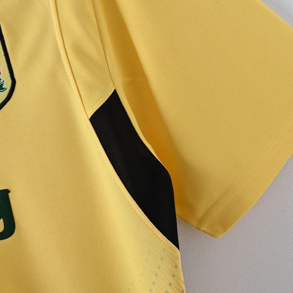 Retro Liverpool FC 2004-2005 away image 4