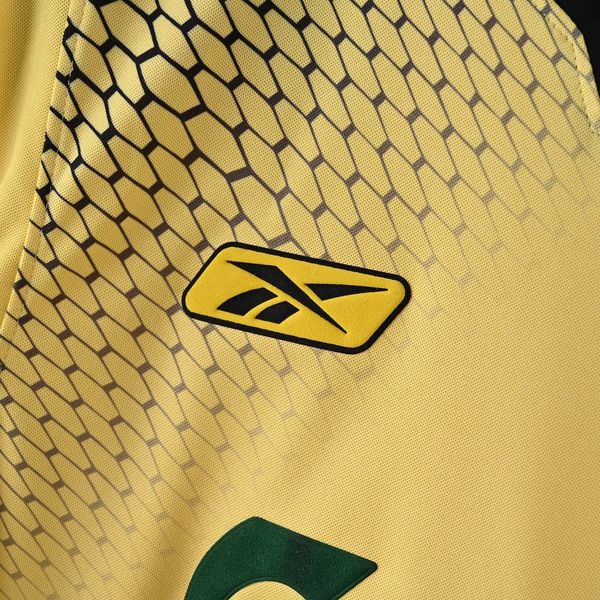 Retro Liverpool FC 2004-2005 away image 5