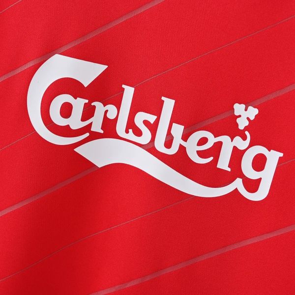 Retro Liverpool FC 2005-2006 home image 5