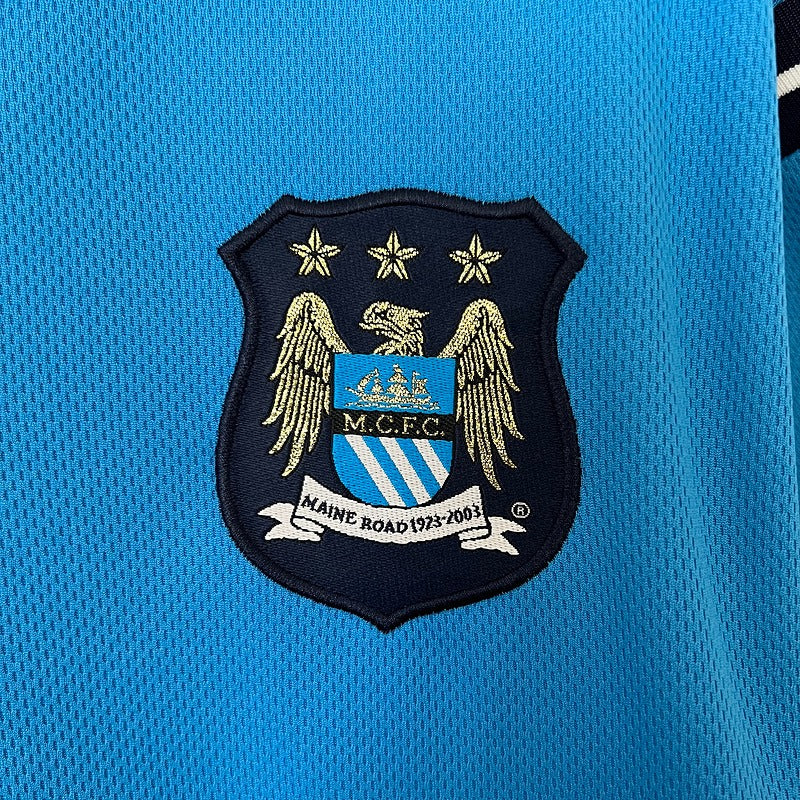 Retro Manchester City 2001-2002 home image 4