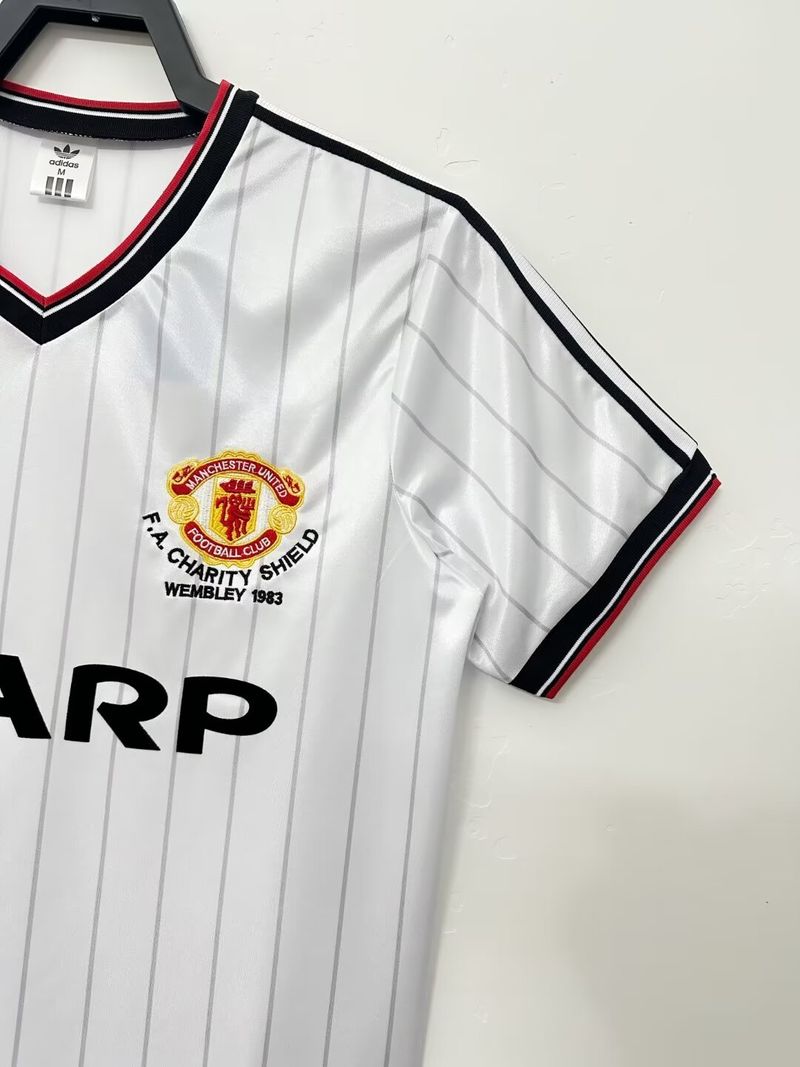 Retro Manchester United 1983 away image 3