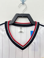 Retro Manchester United 1983 away image 5