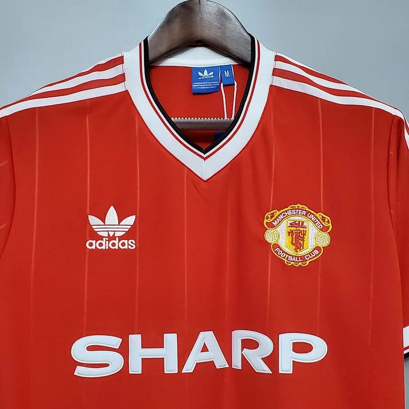 Retro Manchester United 1983 home image 3