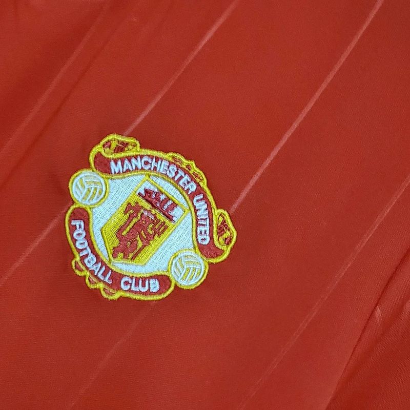 Retro Manchester United 1983 home image 6