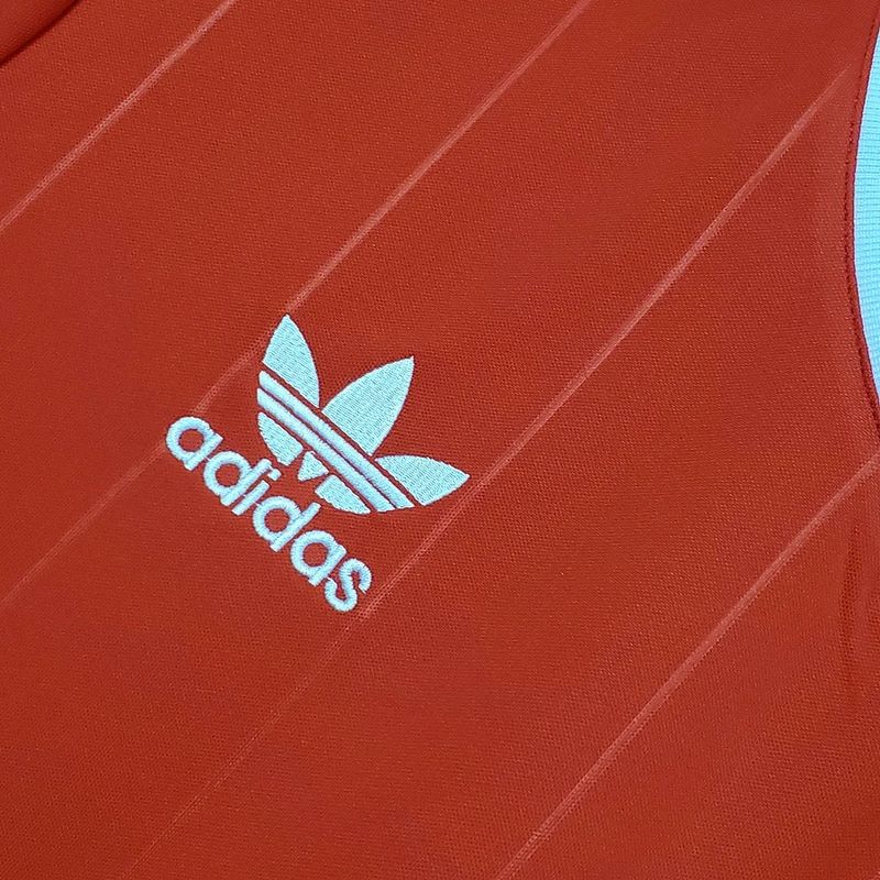 Retro Manchester United 1983 home image 7
