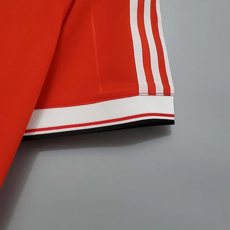 Retro Manchester United 1983 home image 9