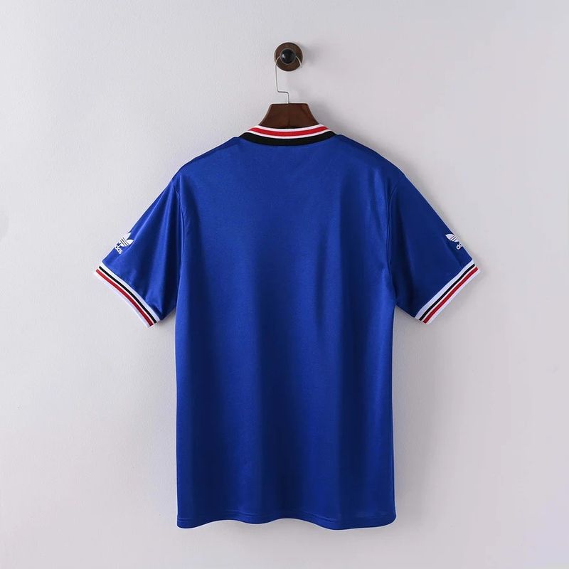 Retro Manchester United 1984 third away image 2