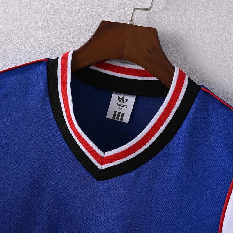 Retro Manchester United 1984 third away image 3