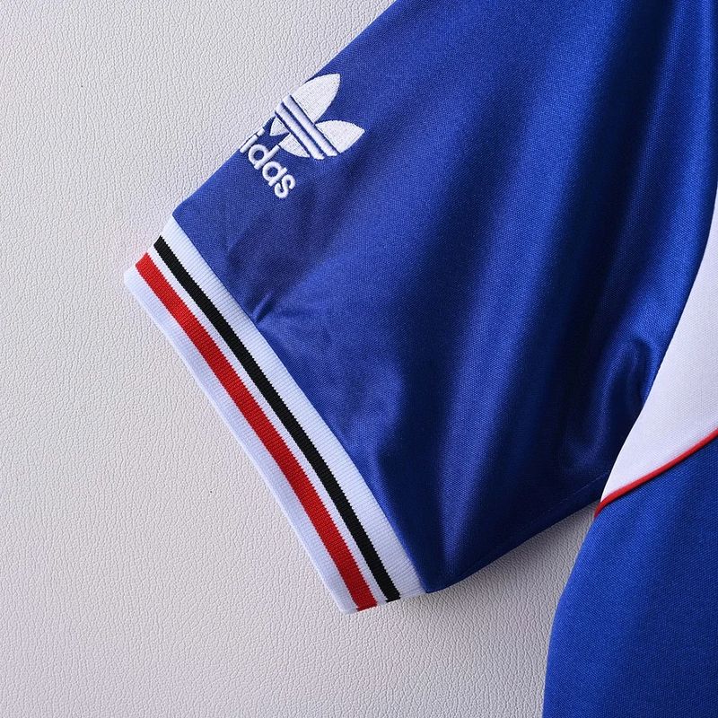 Retro Manchester United 1984 third away image 5