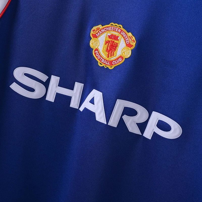 Retro Manchester United 1984 third away image 7