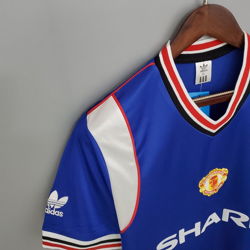 Retro Manchester United 1985-1986 away image 7
