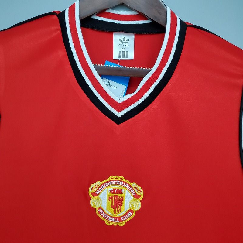 Retro Manchester United 1985-1986 home image 3