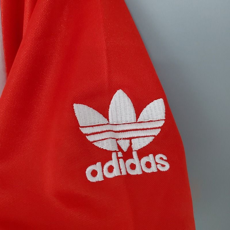 Retro Manchester United 1985-1986 home image 7