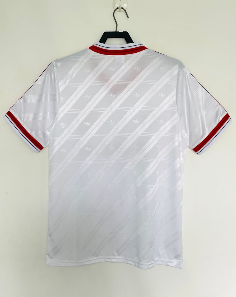 Retro Manchester United 1986-1988 away image 2