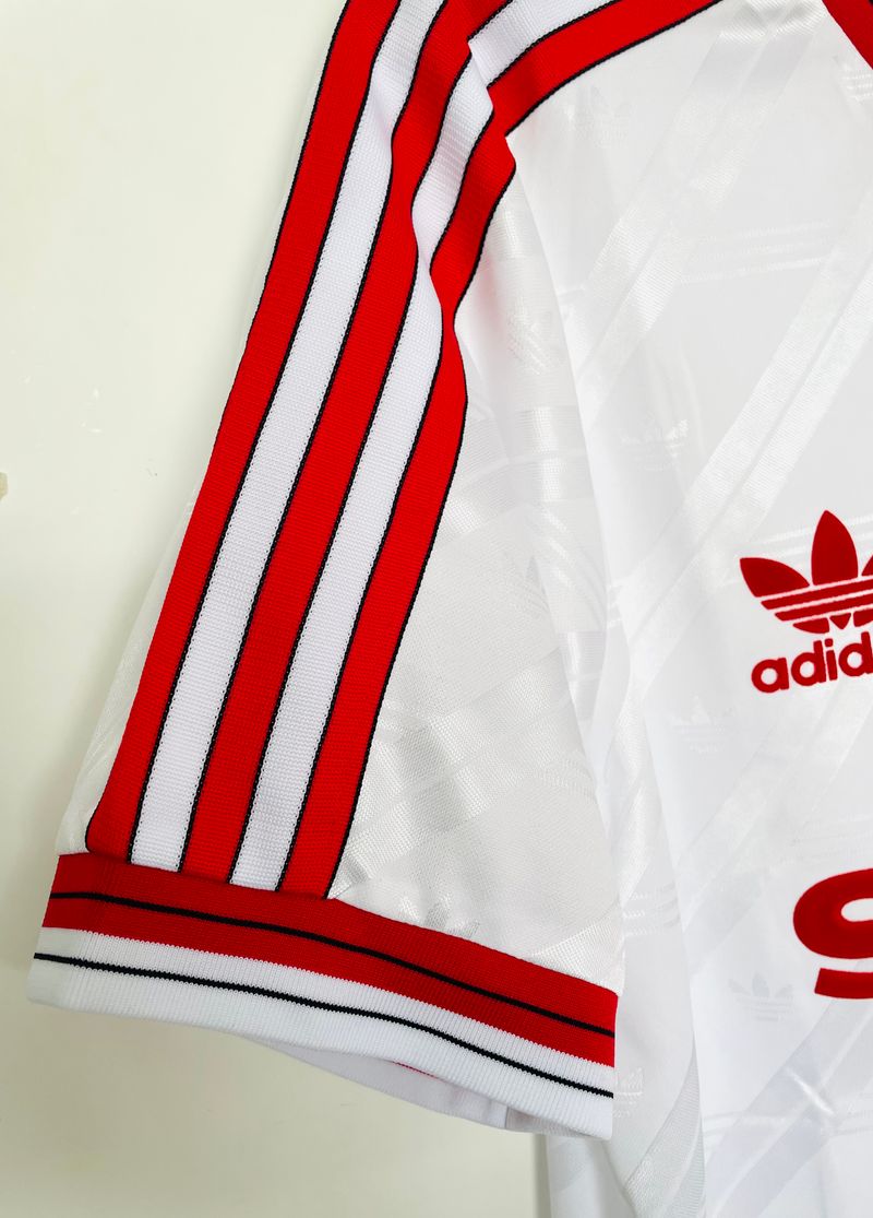 Retro Manchester United 1986-1988 away image 3