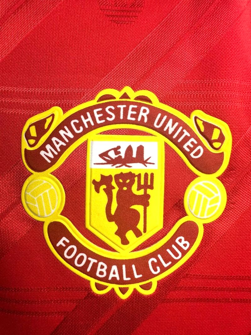 Retro Manchester United 1986-1988 home image 6