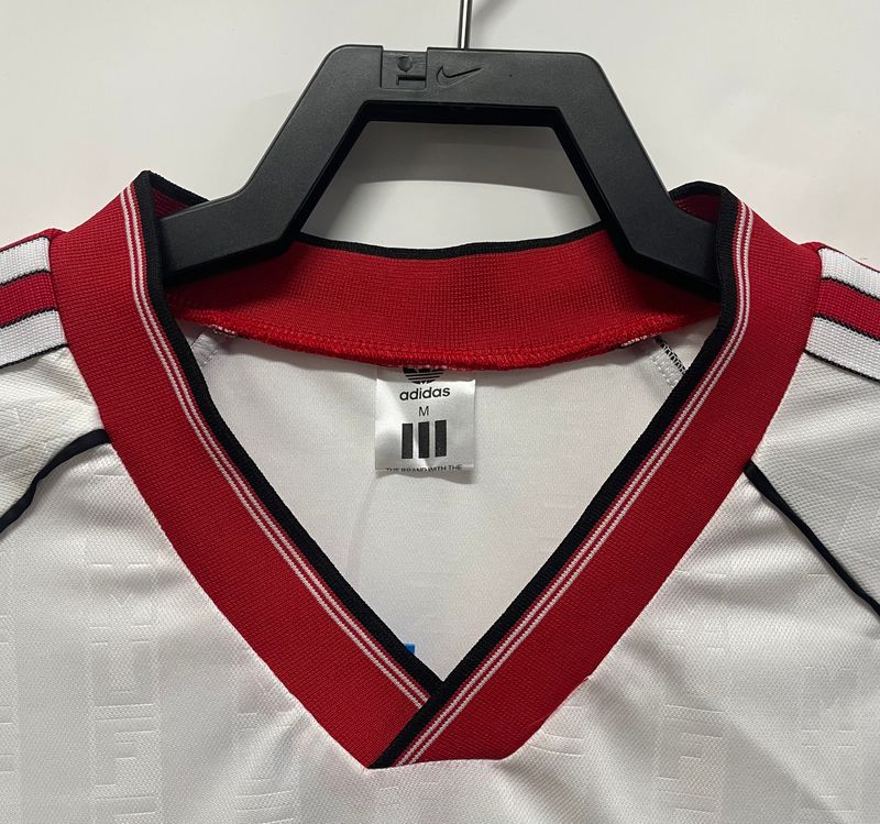 Retro Manchester United 1988-1990 away image 3