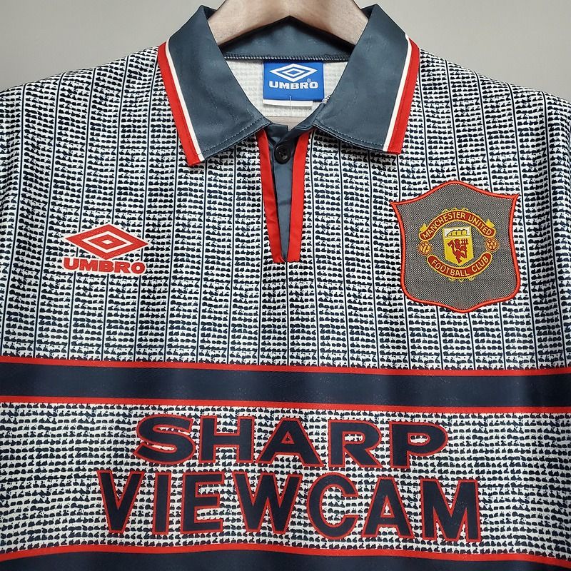 Retro Manchester United 1995-1996 away image 3