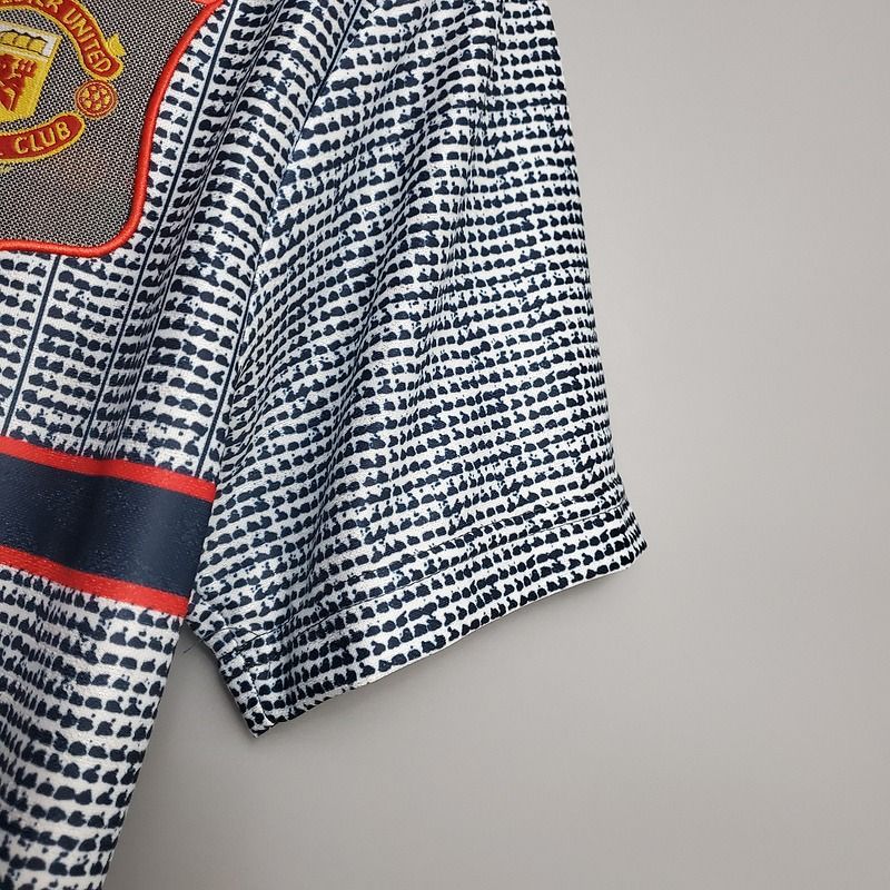 Retro Manchester United 1995-1996 away image 8