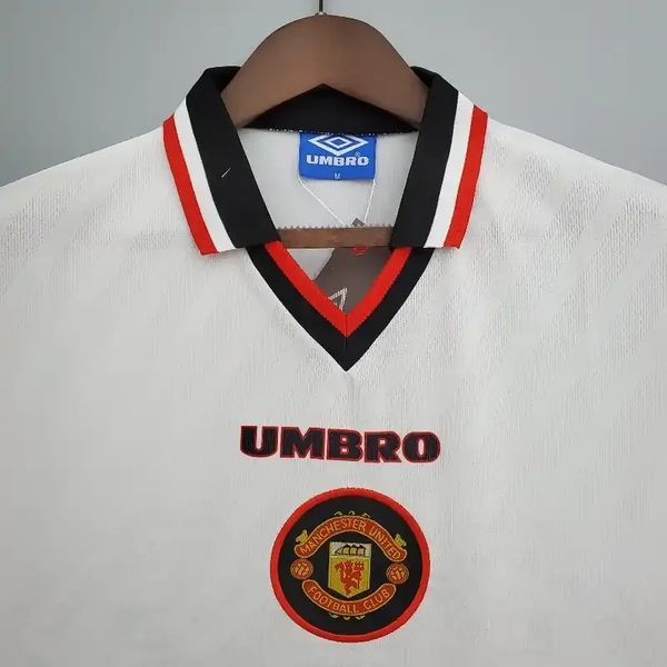 Retro Manchester United 1996-1997 away image 3