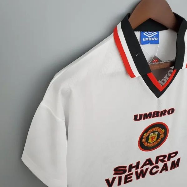 Retro Manchester United 1996-1997 away image 5