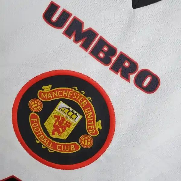 Retro Manchester United 1996-1997 away image 6