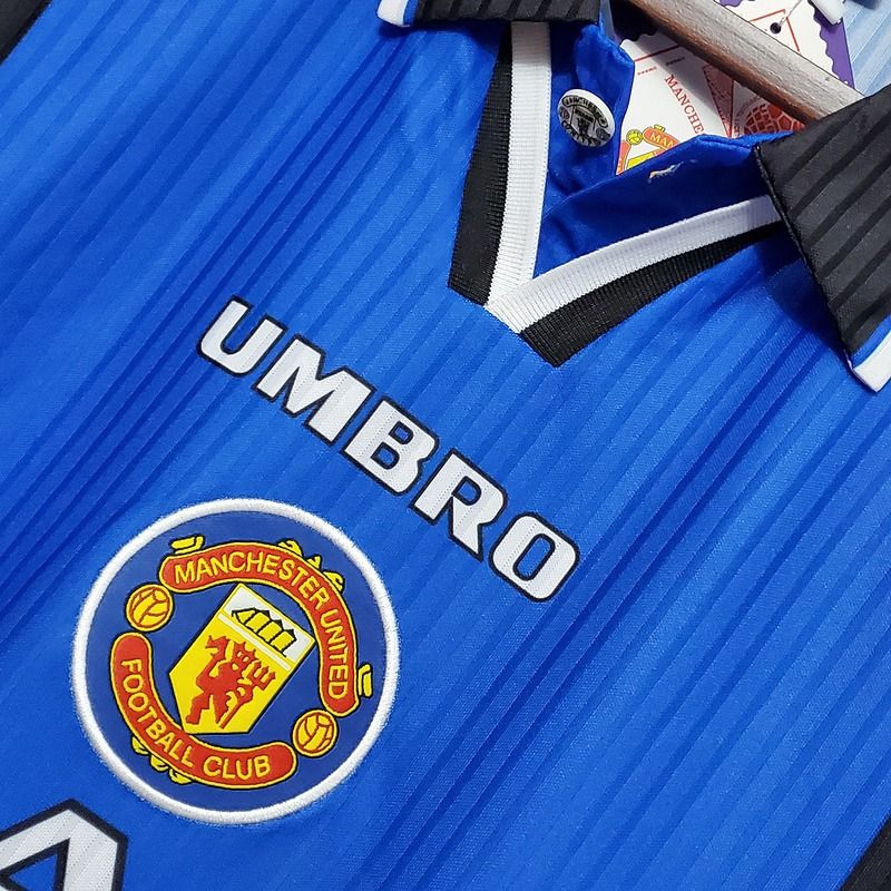 Retro Manchester United 1996-1997 second away image 6