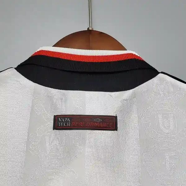 Retro Manchester United 1997-1998 away image 4