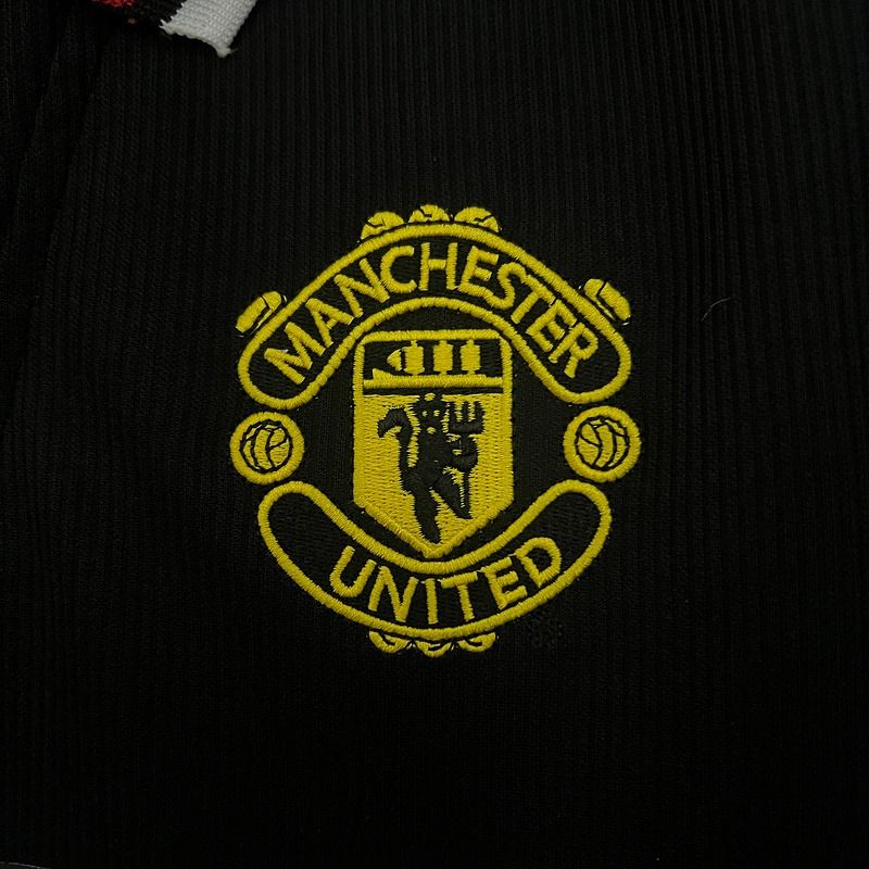 Retro Manchester United 1998-1999 third away image 5