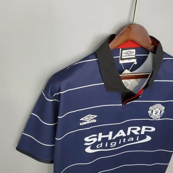Retro Manchester United 1999-2000 away image 5