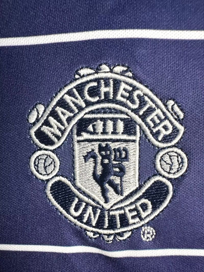 Retro Manchester United 1999-2000 away image 6