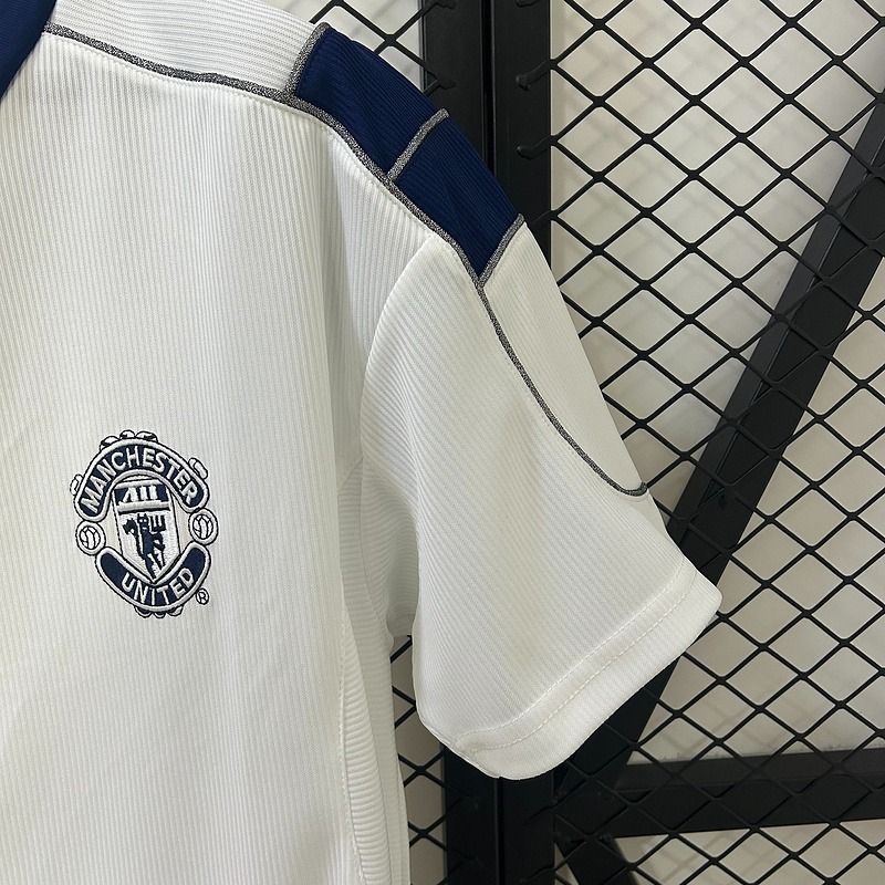 Retro Manchester United 2000-2001 away image 8